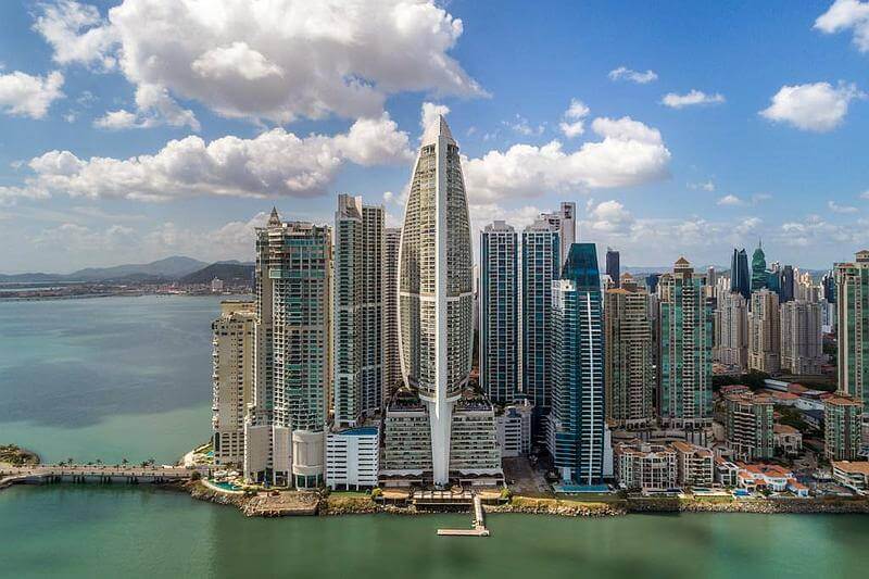 Miasto Panama - panorama na Punta Pacifica z widocznym Trump Tower