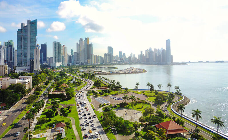 Miasto Panama - widok na centrum od strony Cinta Costera i Starego Miasta